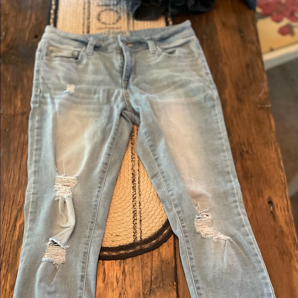 Women’s ripped skinny jeans